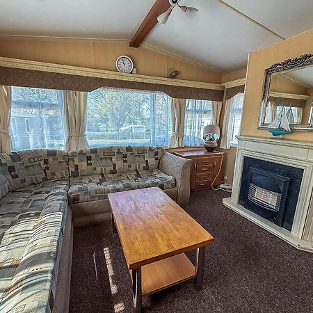 Superb Caravan By The Seaside In Kessingland, Suffolk Ref 90040Sg Benacre エクステリア 写真