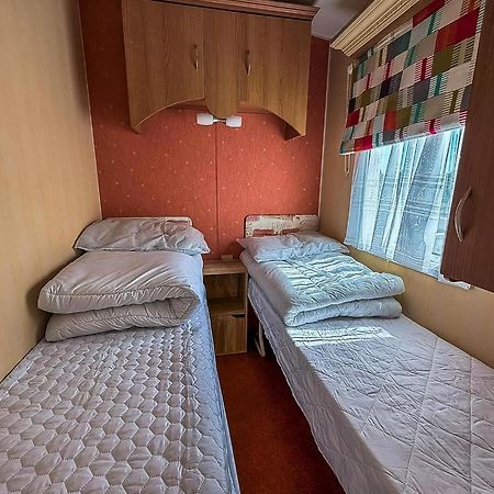 Superb Caravan By The Seaside In Kessingland, Suffolk Ref 90040Sg Benacre エクステリア 写真