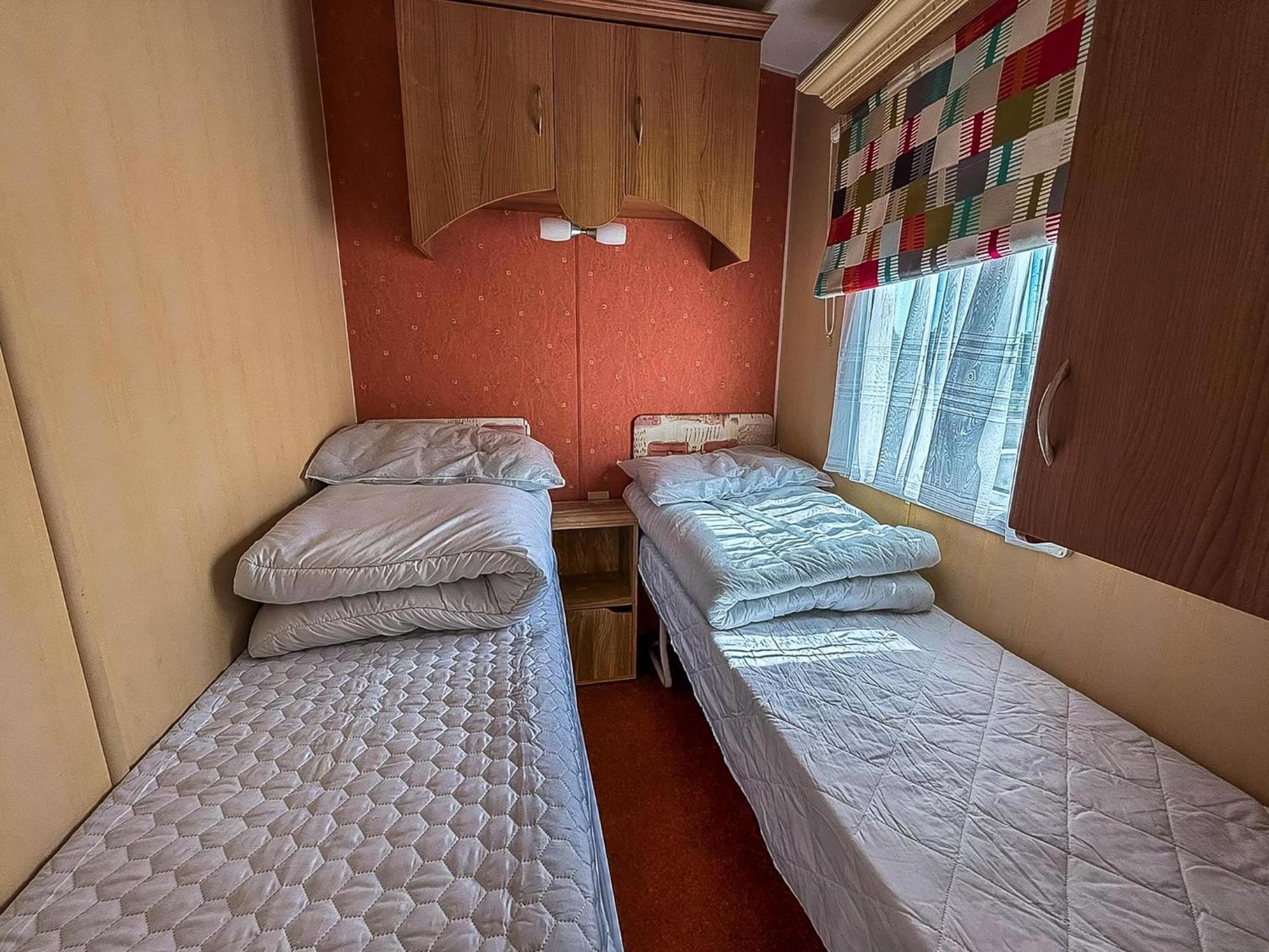 Superb Caravan By The Seaside In Kessingland, Suffolk Ref 90040Sg Benacre エクステリア 写真