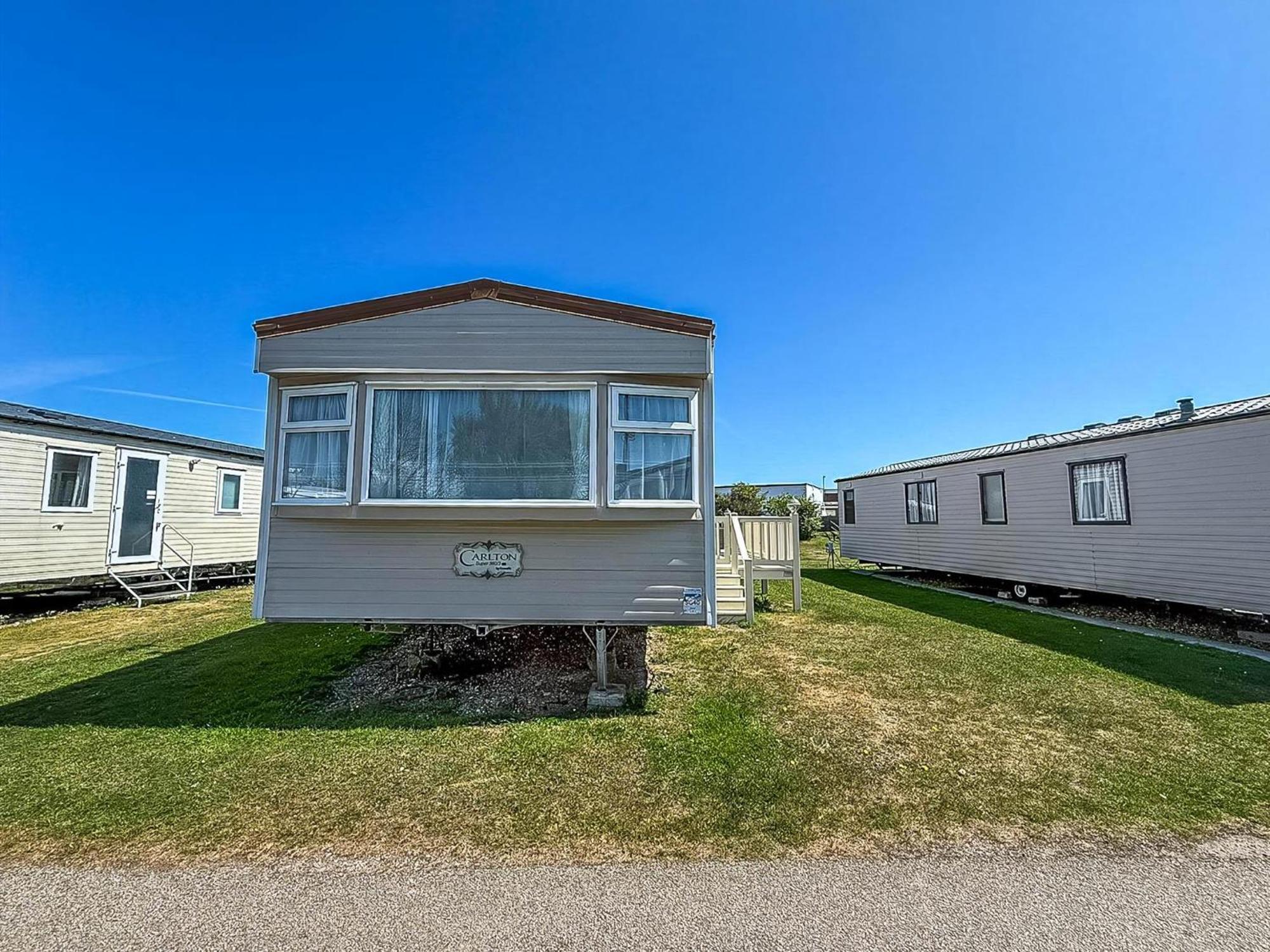 Superb Caravan By The Seaside In Kessingland, Suffolk Ref 90040Sg Benacre エクステリア 写真